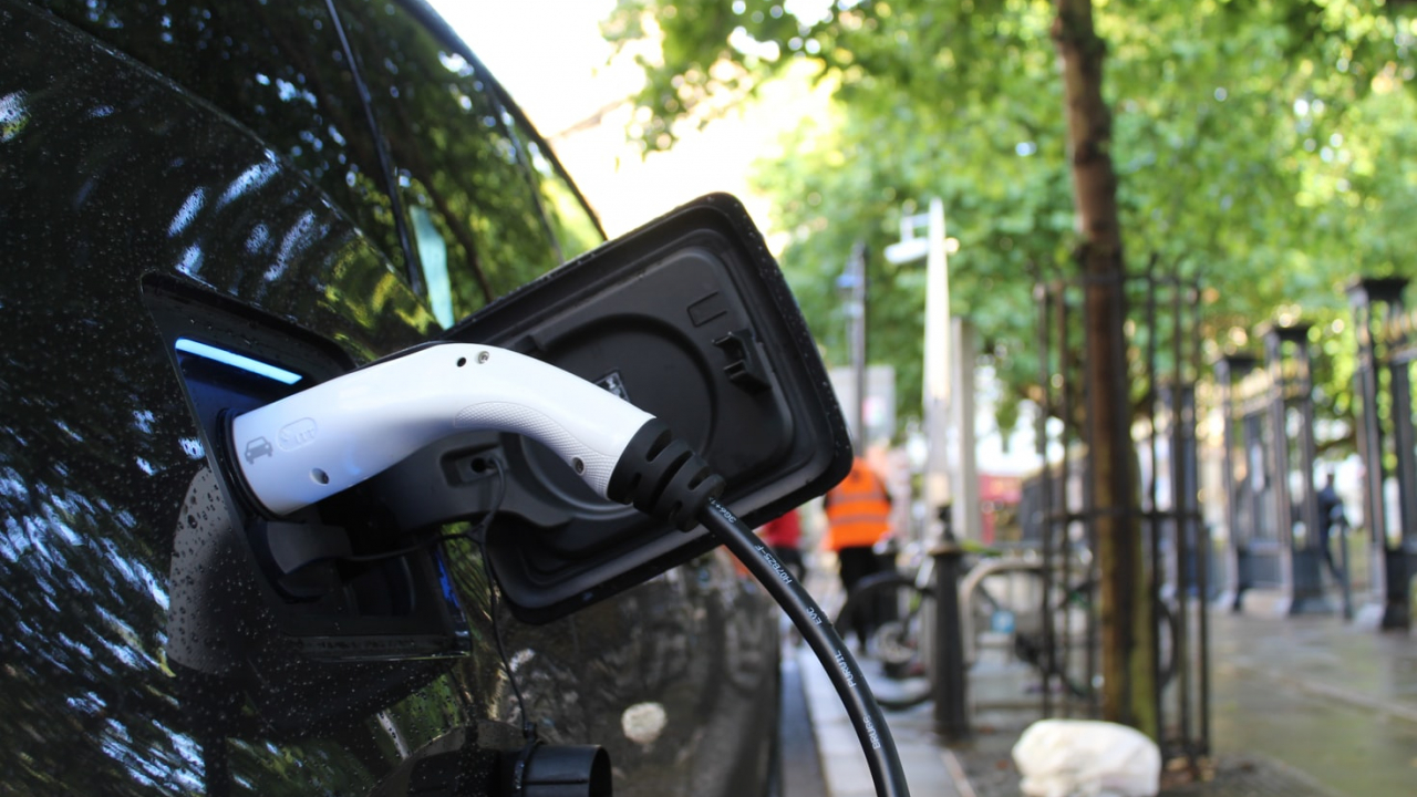 PwC: mai puține stimulente de la stat, mai puține mașini electrice cumpărate
