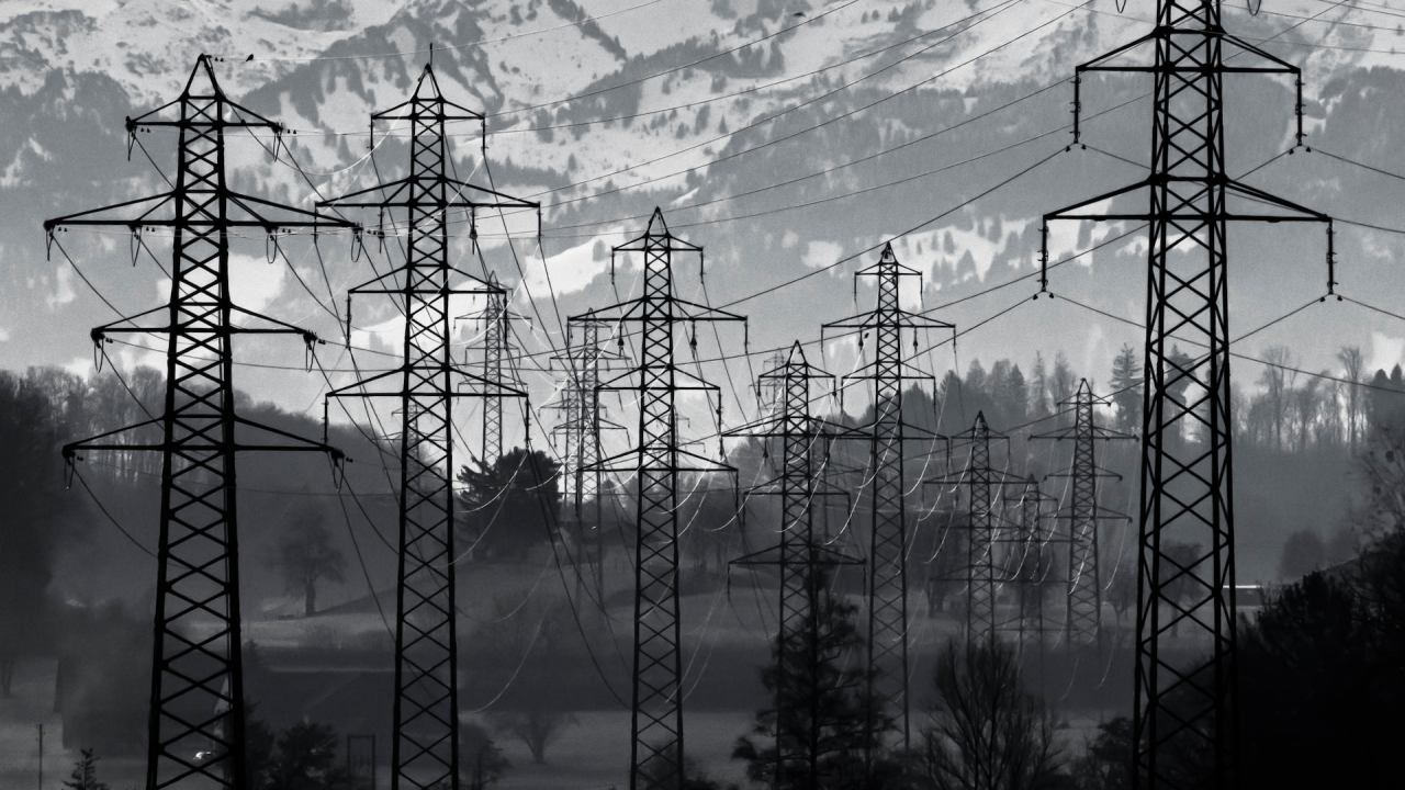 Energy independent Romania: a modern energy grid and energy storage systems