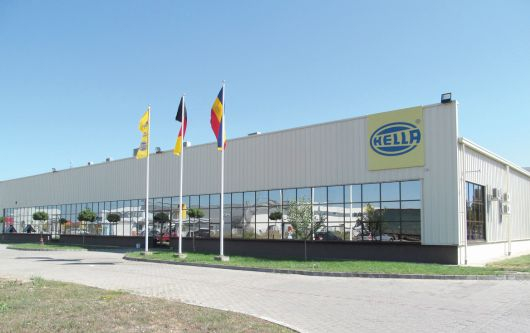 Hella dezvoltă tehnologii pentru mașinile electrice la două centre noi din România