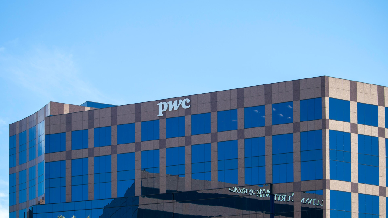 PwC: Investitorii globali cer rapoarte de sustenabilitate fără greenwashing