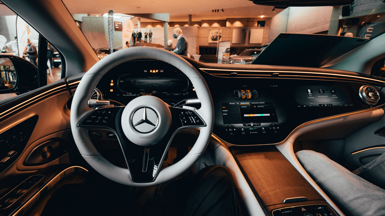 Mercedes-Benz, nearly double EV sales compared to 2021