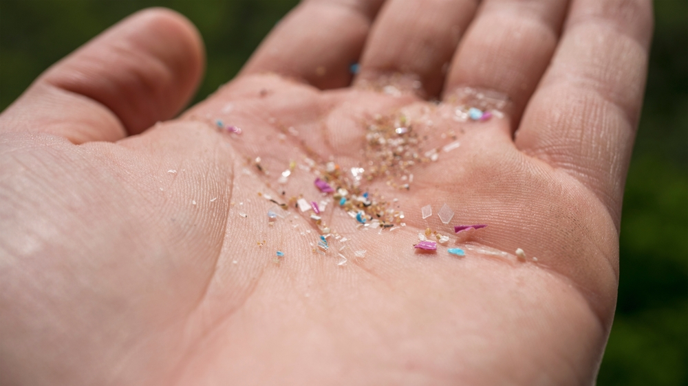 Microplasticele, poluarea invizibilă care împinge Europa spre un tratat global