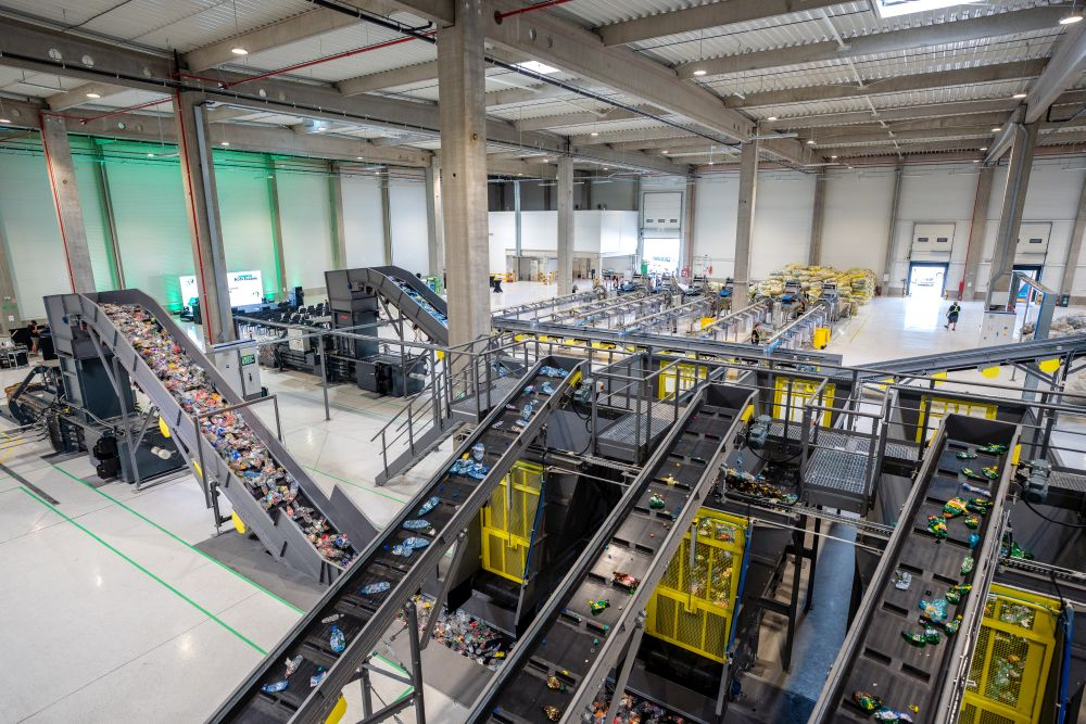 RetuRO creates 120 new green jobs for the 6th regional centre for sorting of DRS packaging