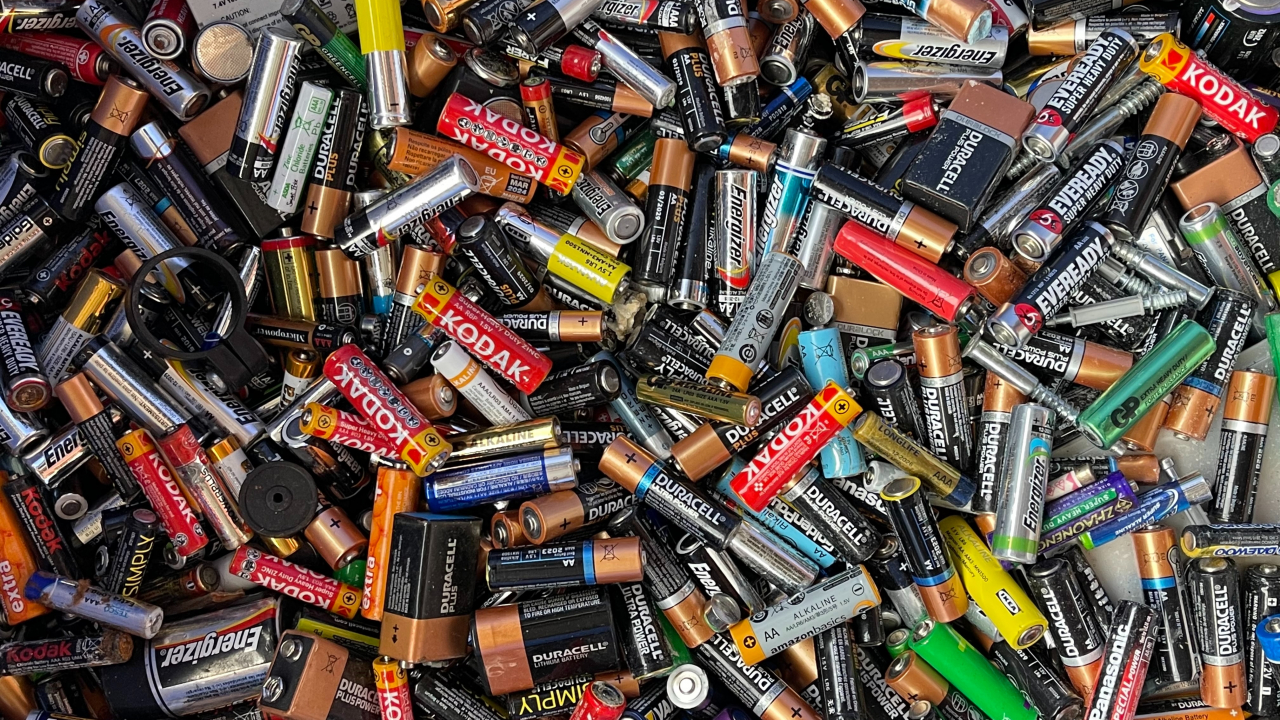 Canada investește 1.6 miliarde USD pentru creșterea producției de baterii