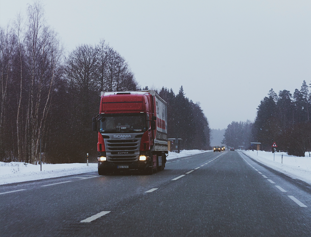 Producătorii pariază pe camioanele cu hidrogen pentru un transport sustenabil