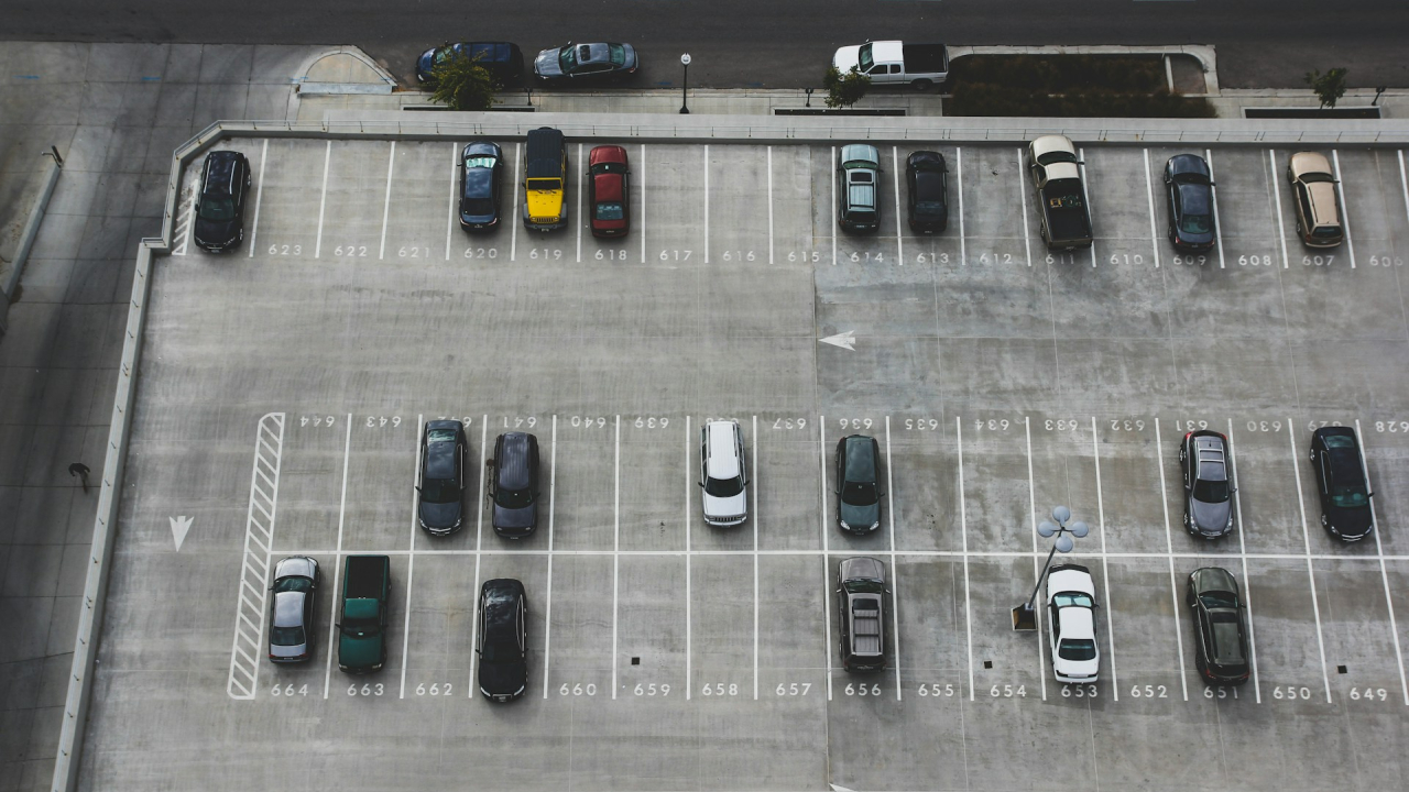 Autovit: românii cumpără mașini SH dar se gândesc la mediu înainte de achiziție