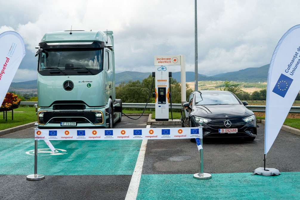 Rompetrol construiește o rețea complexă de încărcare pentru camioane în România