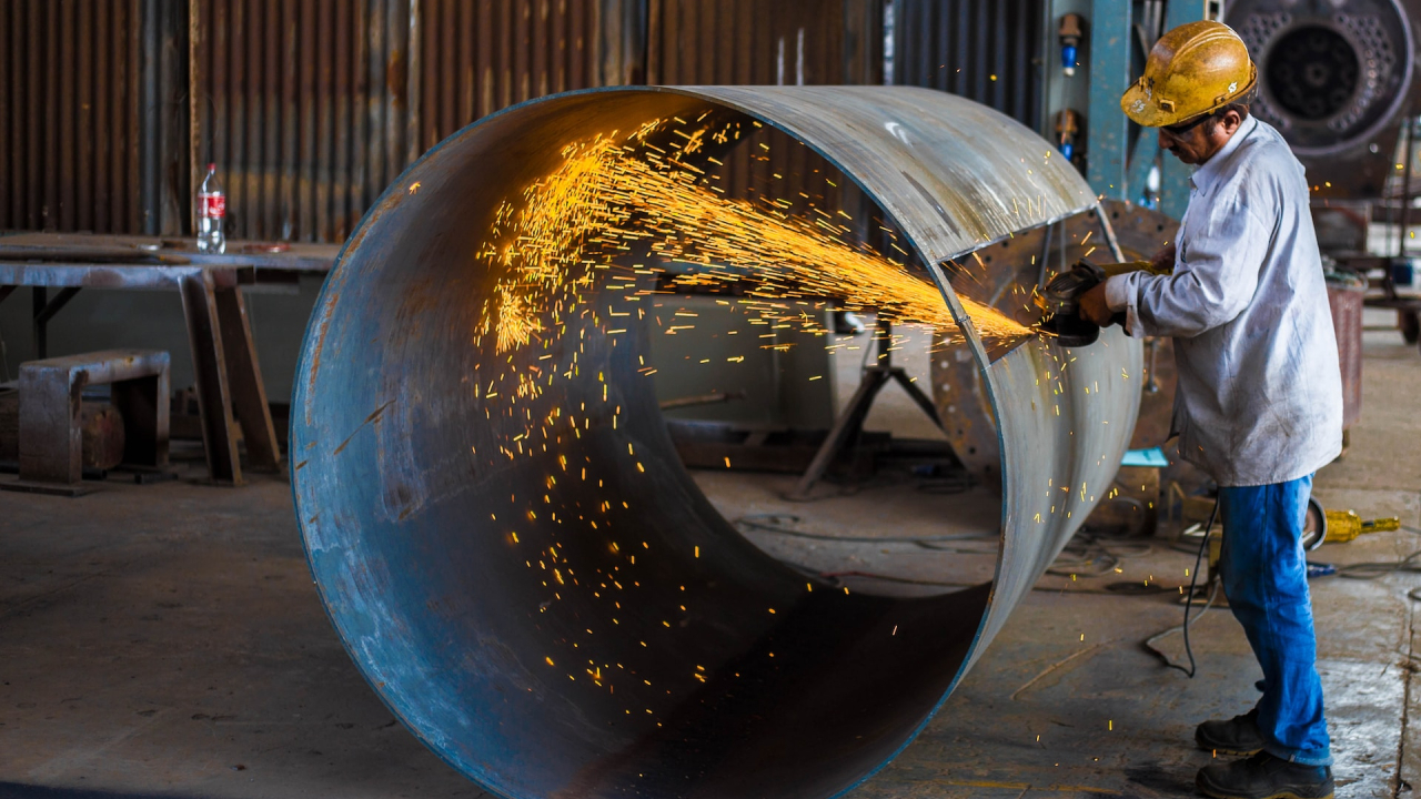 Cum se reciclează: procesarea metalelor din fiare vechi în produse durabile