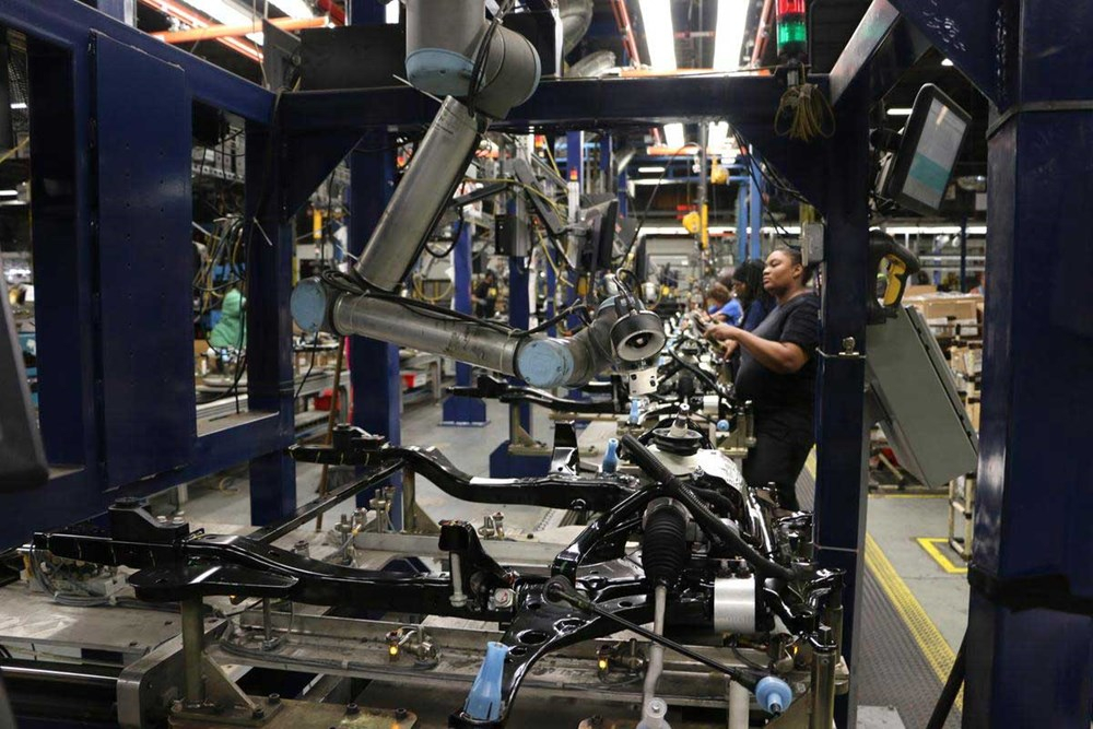 Cum pot ajuta roboții colaborativi industria producătoare să devină sustenabilă