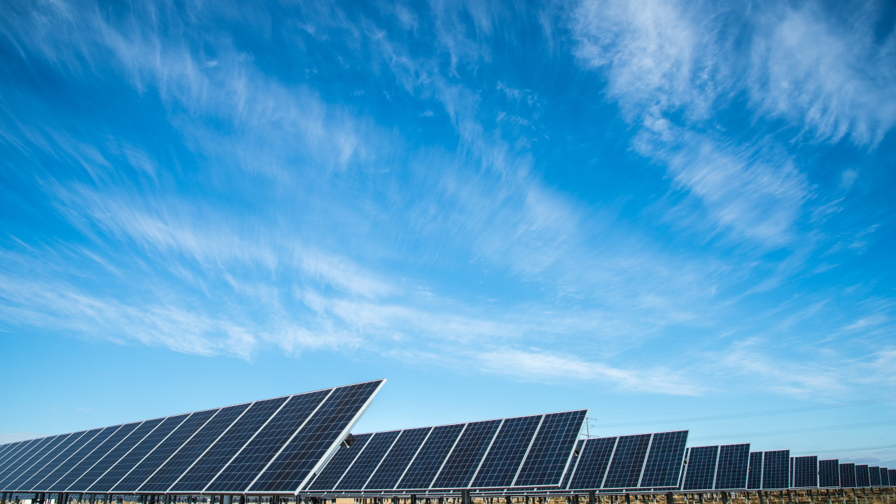 Grecia a inaugurat cel mai mare parc de panouri solare bifaciale din Europa