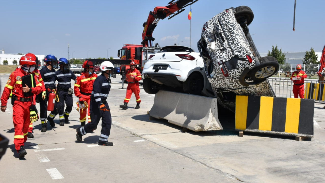 Renault: 400 de vehicule în 9 ani oferite pompierilor pentru competiții de descarcerare