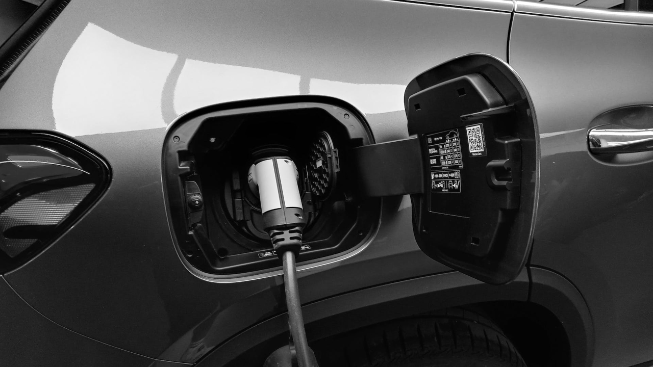 EIB signs €40 million loan with Eldrive to expand electric vehicle charging networks in Bulgaria, Lithuania and Romania