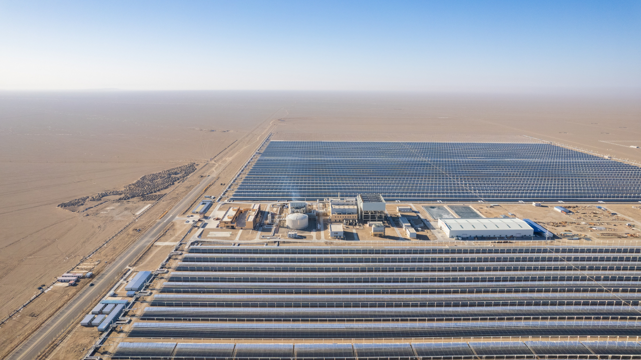 The Middle East invests in renewable energy and green hydrogen production