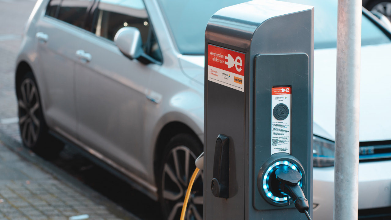 Charging stations, the main issue when it comes to EV adoption in the EU