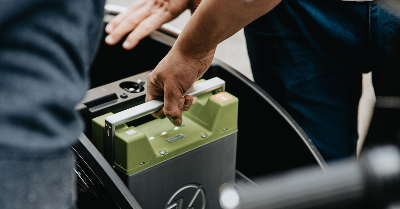 O companie finlandeză poate recicla aproape integral bateriile auto uzate