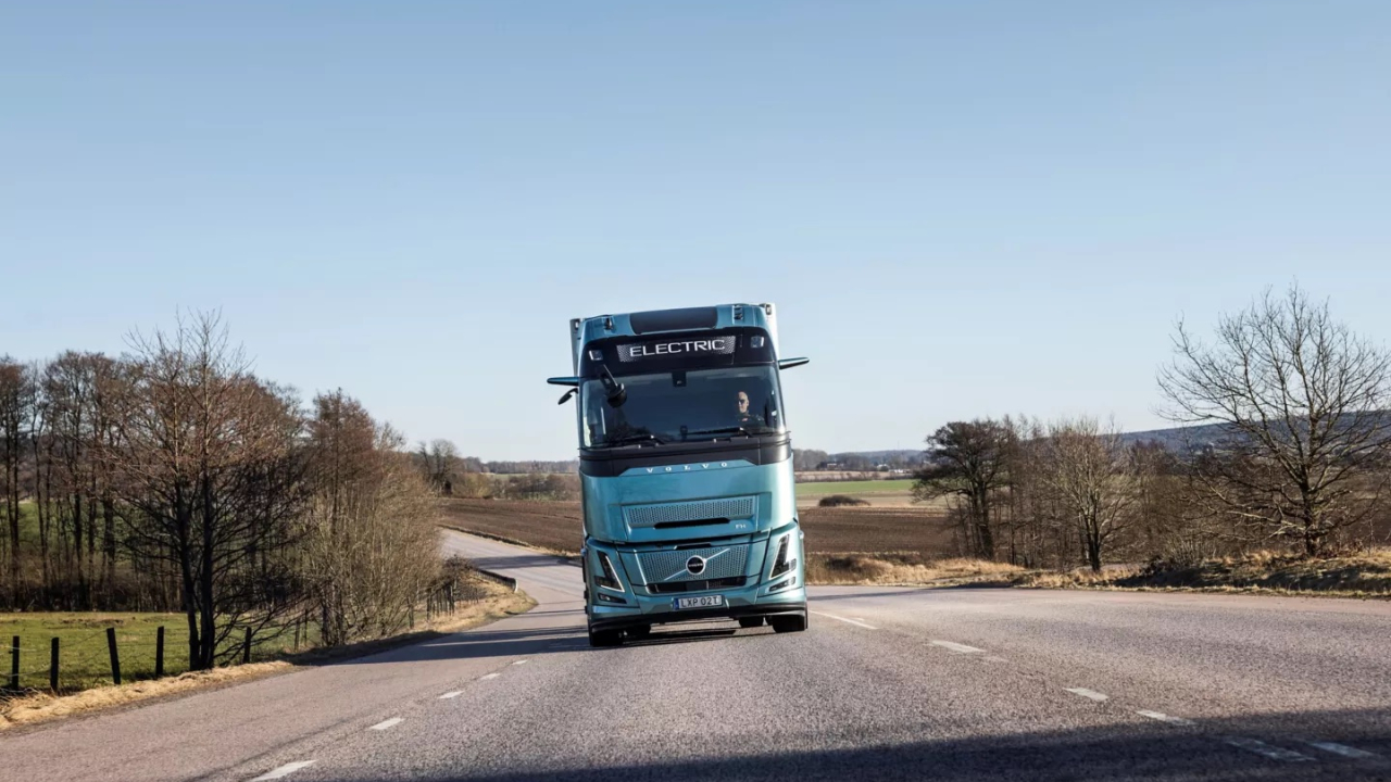 Volvo lansează noul său camion electric cu autonomie mare de 600 km