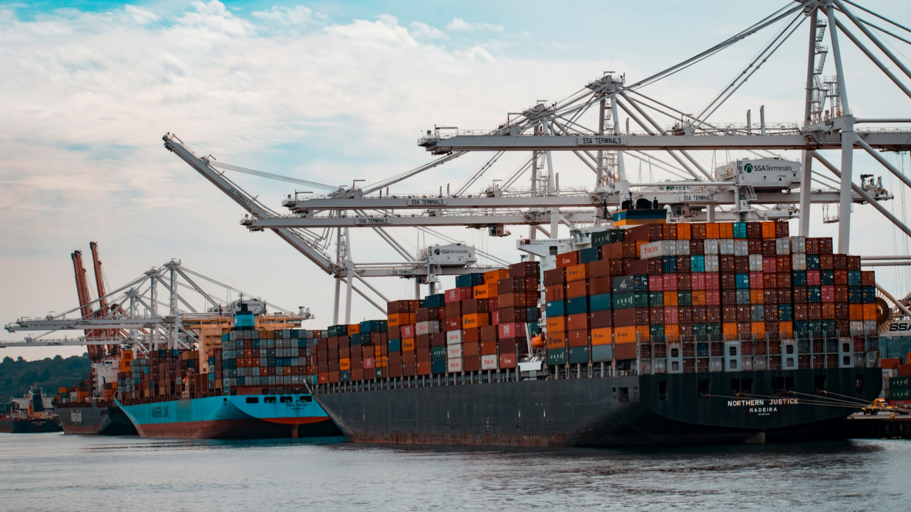 Maersk stabilește noi obiective pentru neutralizarea emisiilor până în 2040