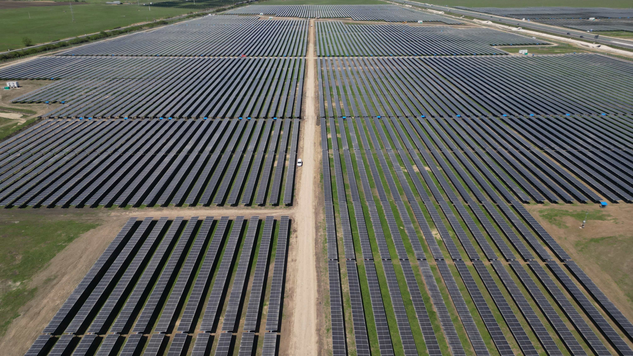 Aproape 175 mil. € într-un parc fotovoltaic ce poate alimenta 150.000 gospodării