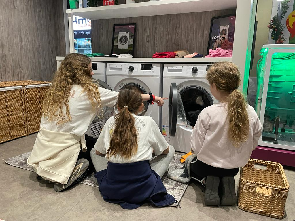 Copiii învață să aibă grijă de mediu în Casa sustenabilă din Destiny Park