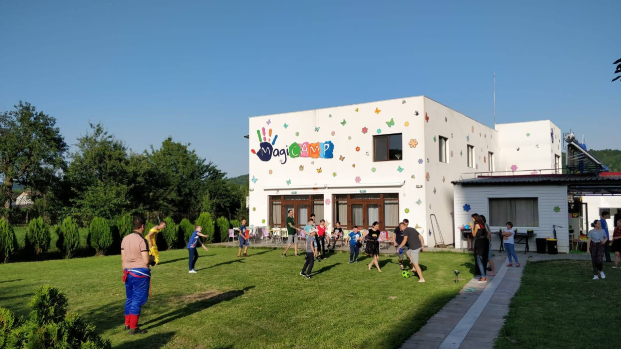 Simtel Team instalează panouri solare pentru o asociație din București