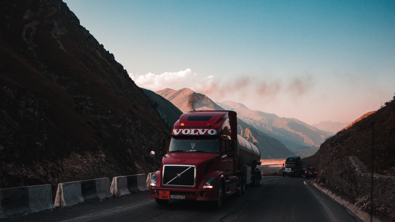 Volvo testează camioanele pe hidrogen pentru transport pe distanțe lungi