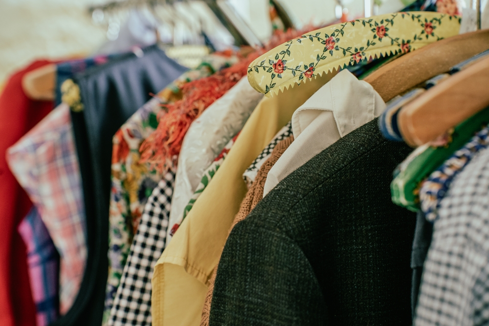 Franța interzice publicitatea pentru brandurile fast-fashion și adaugă taxe suplimentare