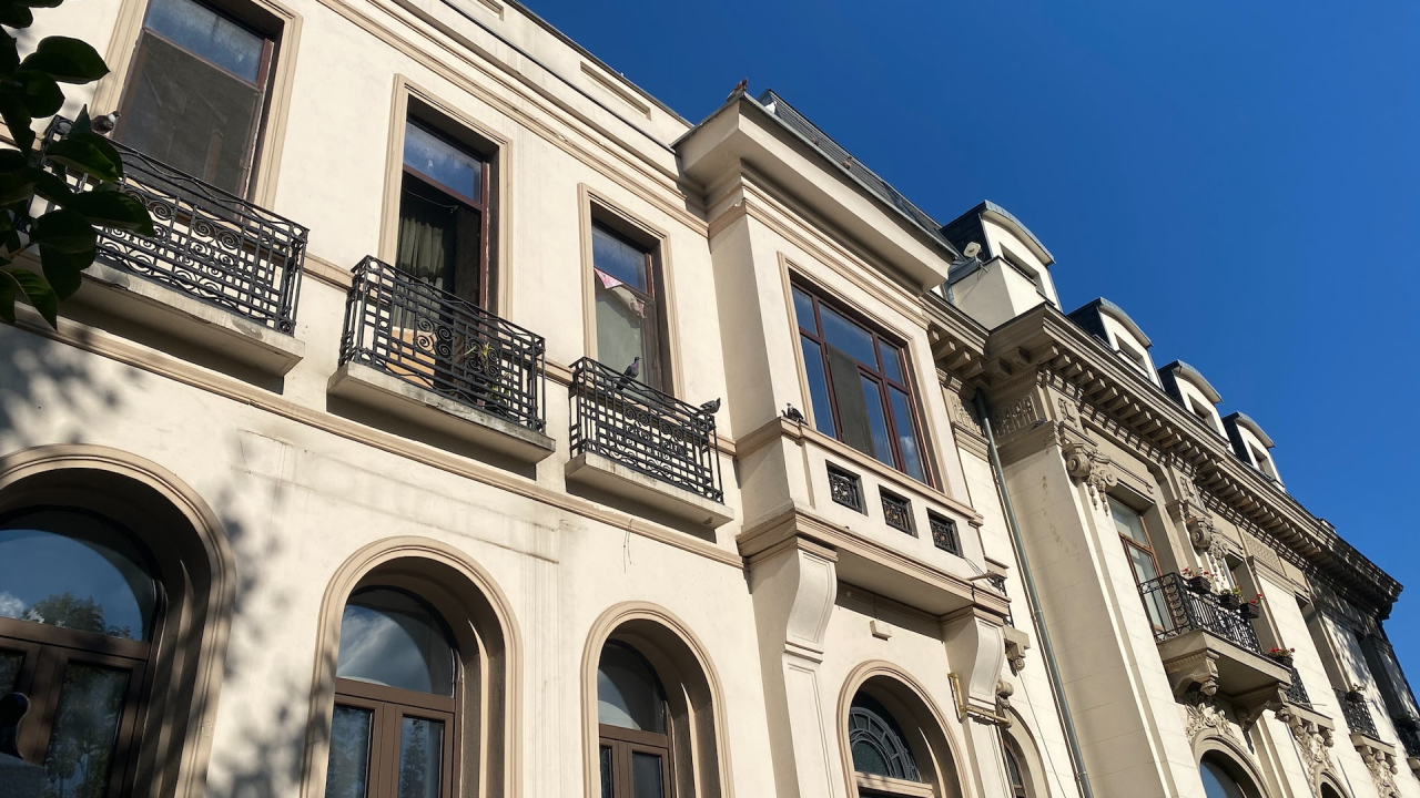 România, economii de 6 mld. euro până în 2050 prin renovarea clădirilor vechi