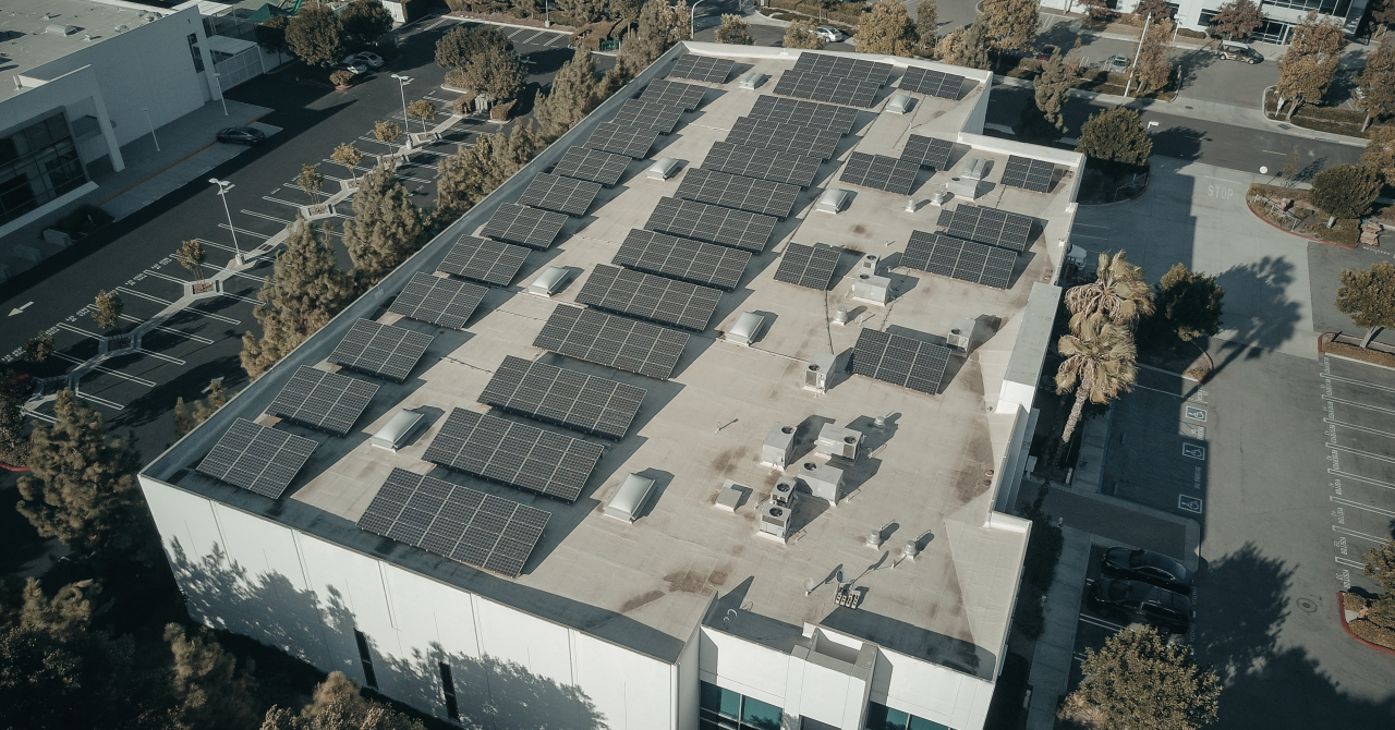 În viitor, acoperișurile ar putea genera electricitate pentru întreaga clădire