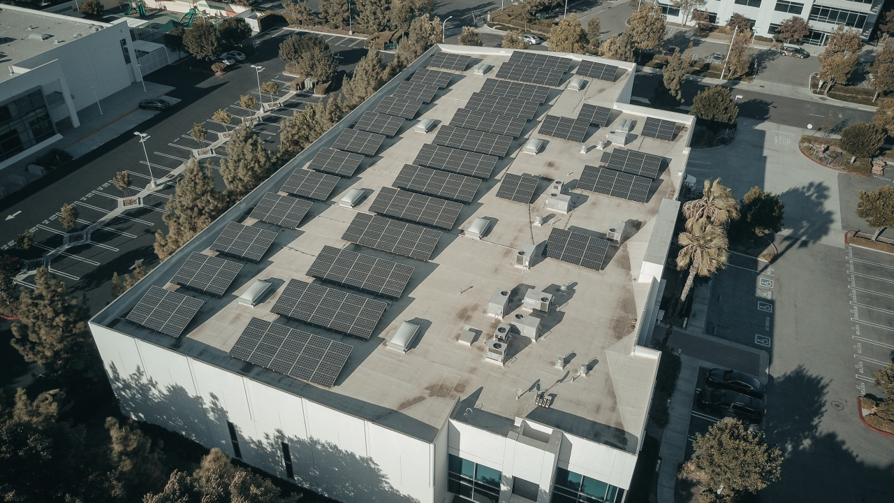 În viitor, acoperișurile ar putea genera electricitate pentru întreaga clădire
