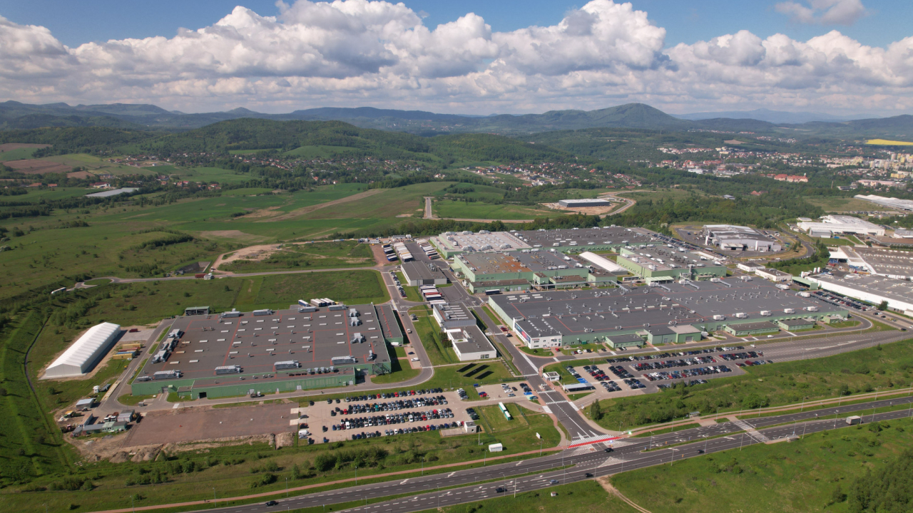Toyota deschide o fabrică imensă în Europa destinată reciclării mașinilor