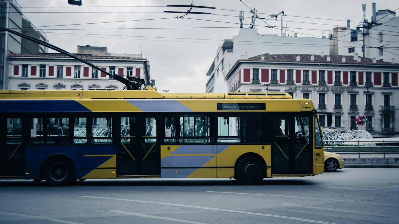 De ce acest oraș european renunță la troleibuze pentru autobuze electrice?