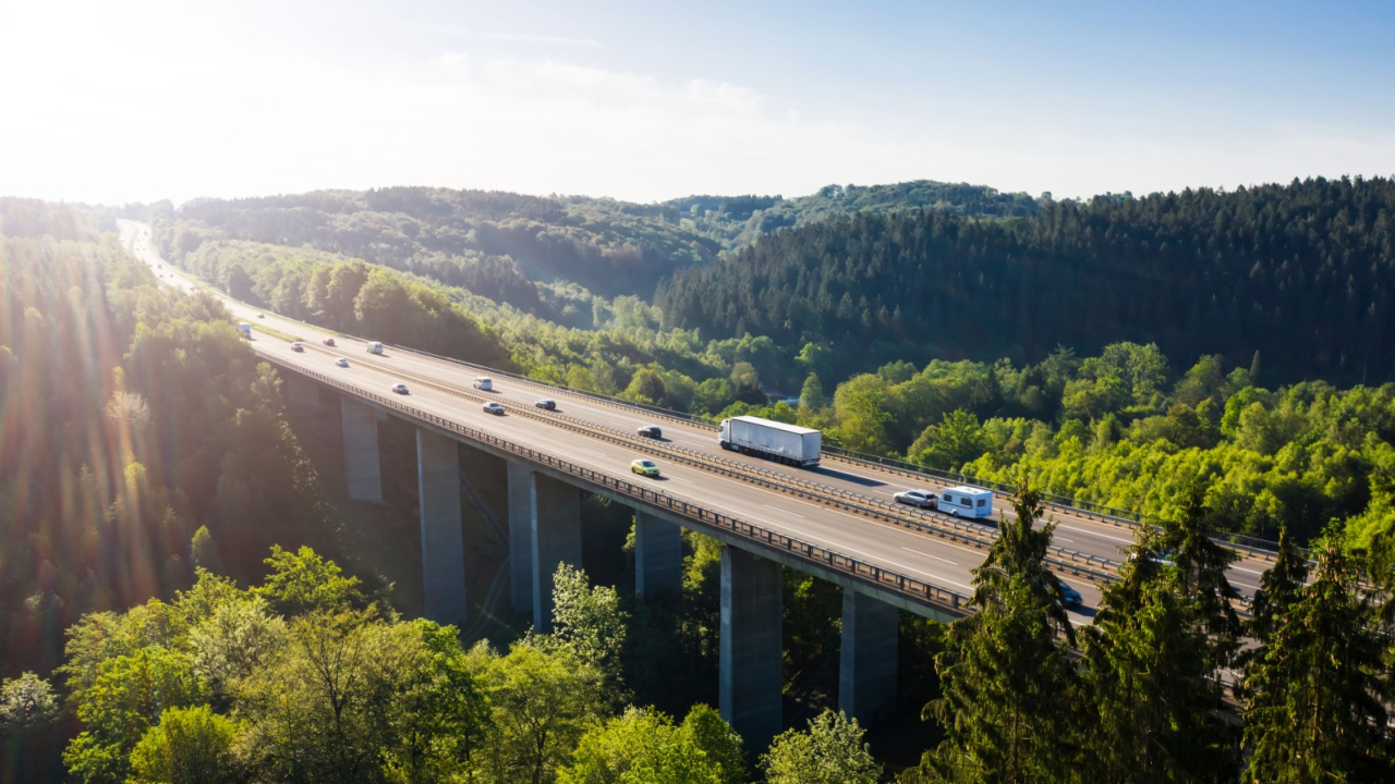 Raport de sustenabilitate DKV Mobility: cu 41% mai multe puncte de încărcare electrică în Europa