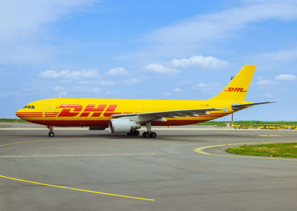 DHL investește în transportul aviatic curat al coletelor și în motorină „verde”