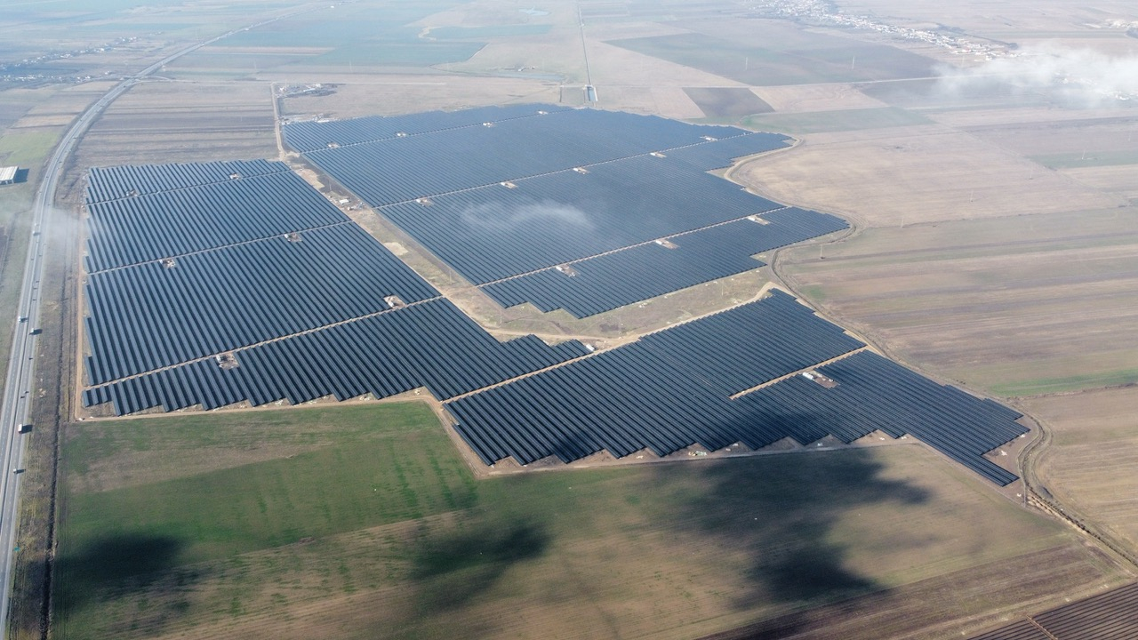 Parc fotovoltaic dezvoltat pe 290 ha în Dâmbovița, achiziționat de un gigant israelian
