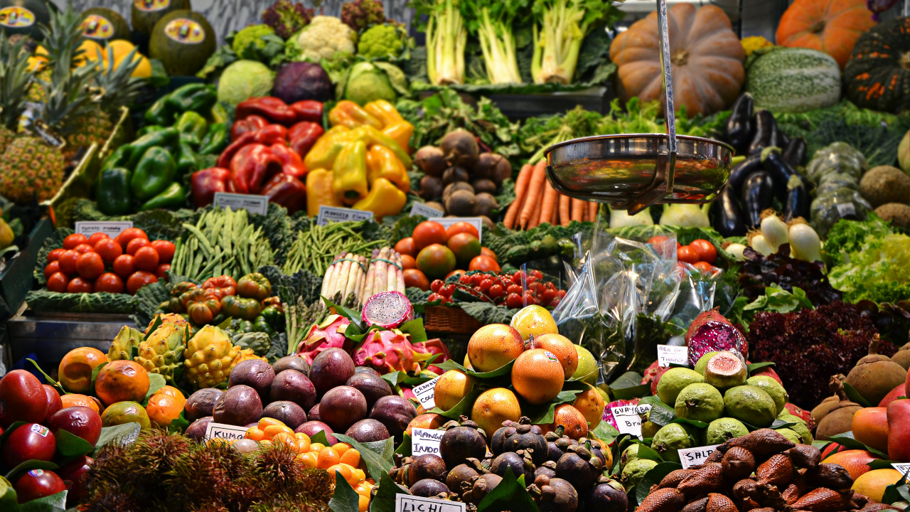 A supermarket chain will remove best-before dates from fruits and vegetables