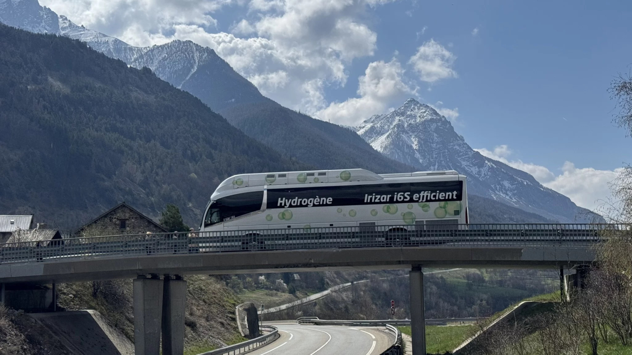 Record în Europa. 2.500 km parcurși sustenabil cu un autocar pe hidrogen