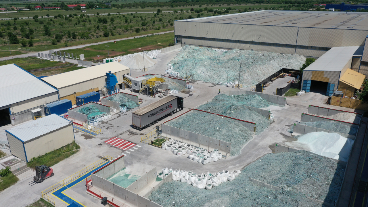 Fabrica de reciclare de sticlă din Călărași care ”taie” 8.000 tone de CO2/an