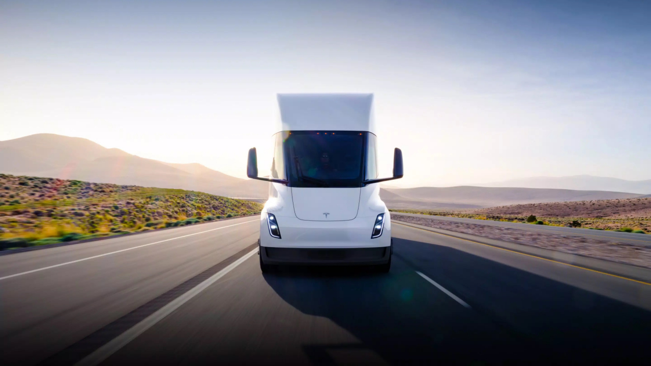 Tesla, noi date despre camionul electric care ar putea fi livrat anul acesta