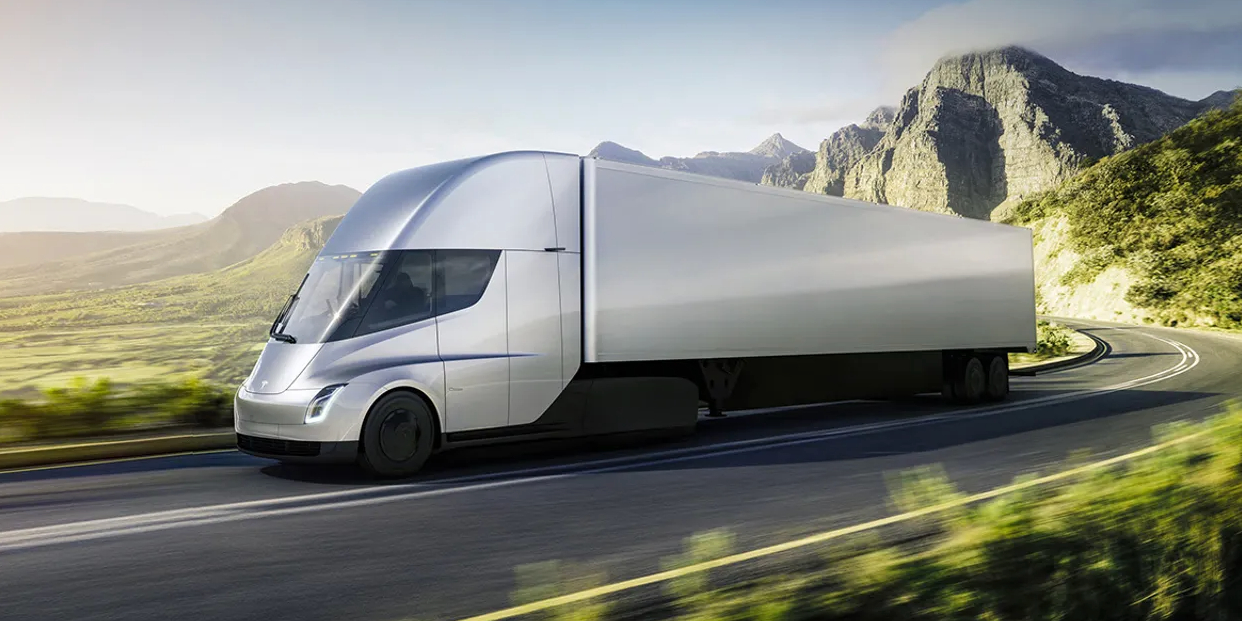 Primele date de consum pentru camioanele Tesla Semi - 1,1 kWh pe kilometru