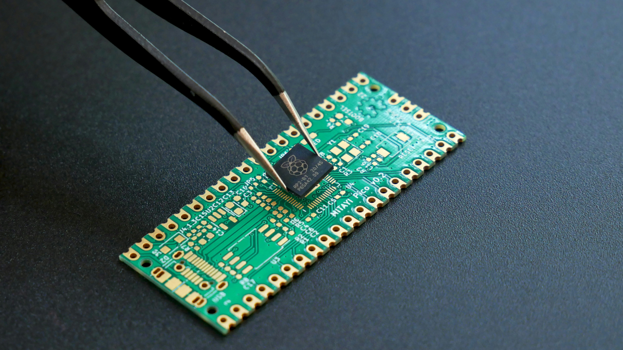 Producția mașinilor electrice, lovită din nou de criza semiconductorilor