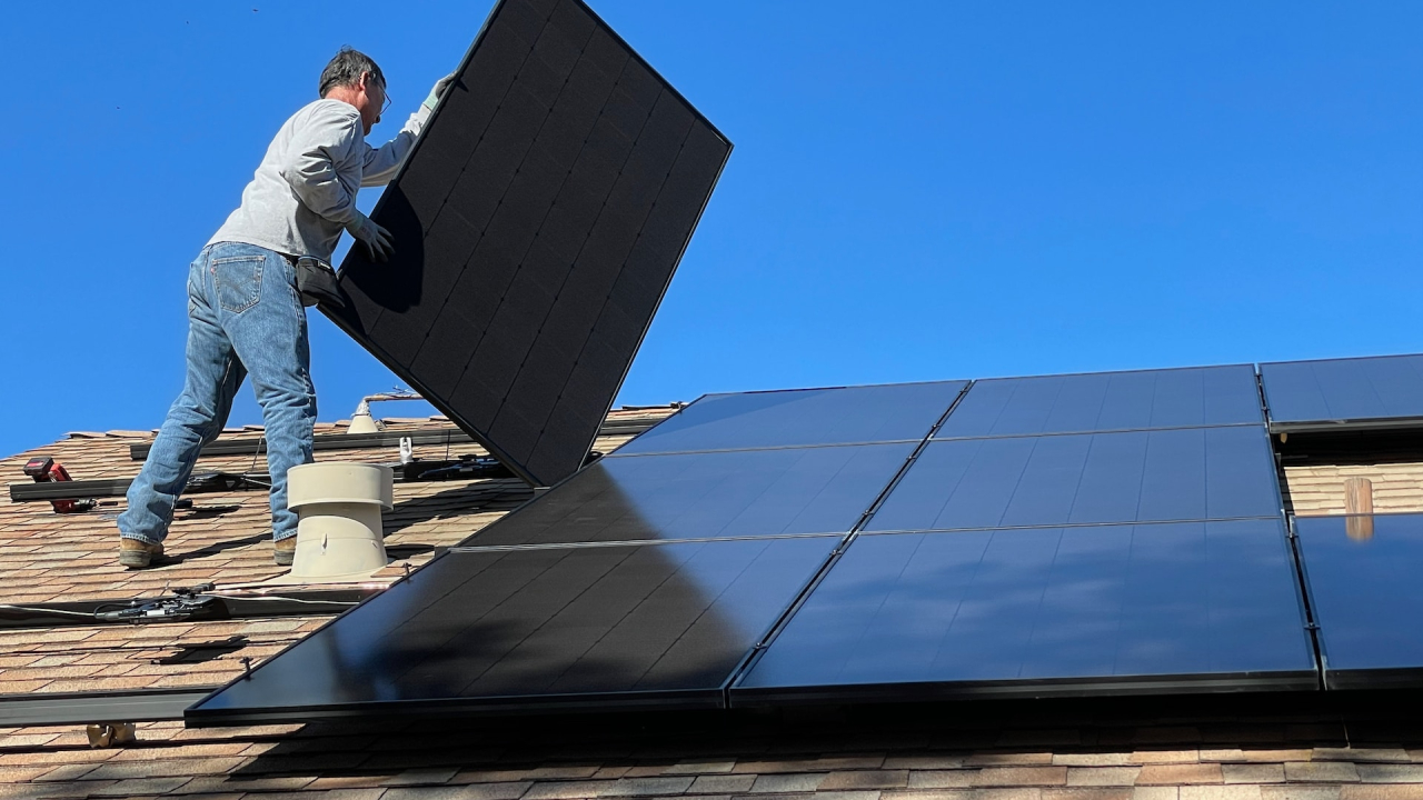 Un nou jucător pe piața energiei verzi în România: se lansează marketplace-ul Alt.Real