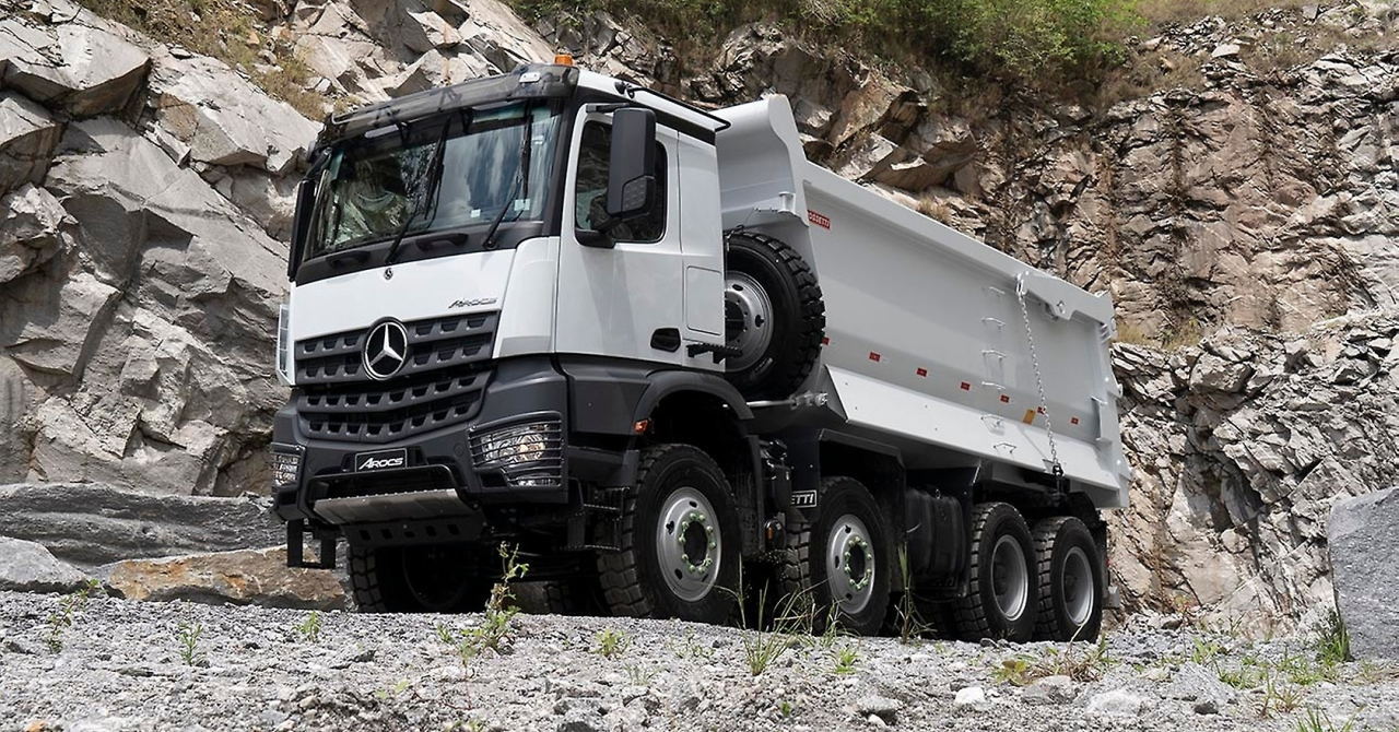 Mercedes-Benz presents new electric trucks for cleaner construction sites