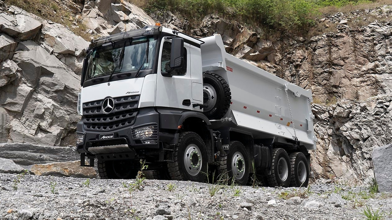 Mercedes-Benz presents new electric trucks for cleaner construction sites