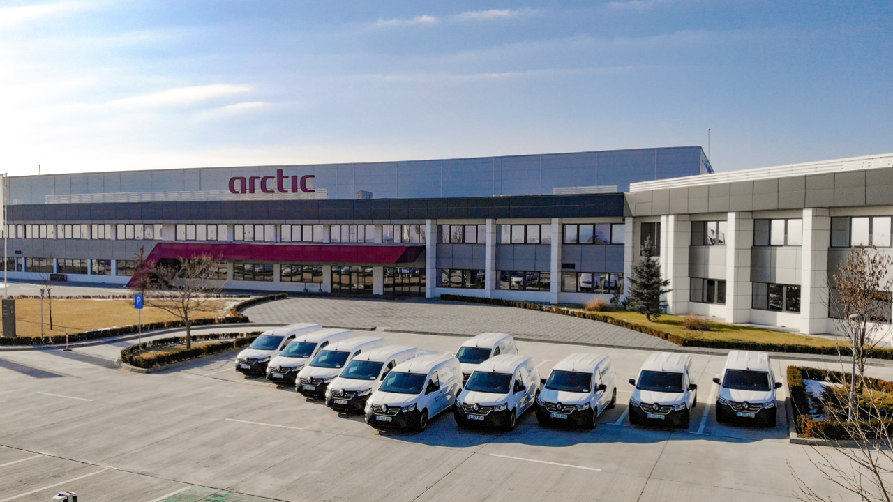 Arctic ia vehicule utilitare 100% electrice pentru rețeaua de service-uri