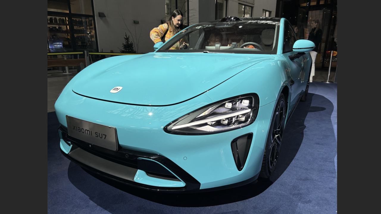 First contact with the Xiaomi SU7 electric sedan, a spacious and futuristic EV