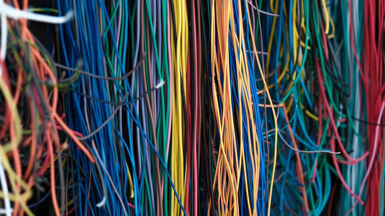 Deșeurile electronice irosite ne-au costat pierderi financiare de 9.5 mld. USD