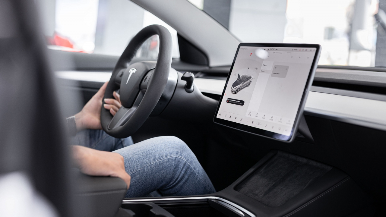 How much does it cost to produce a Tesla car and what is the profit per model