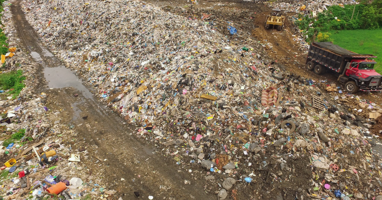 România, pe ultimul loc în UE la reciclarea deșeurilor: 93% din ele ajung la groapa de gunoi
