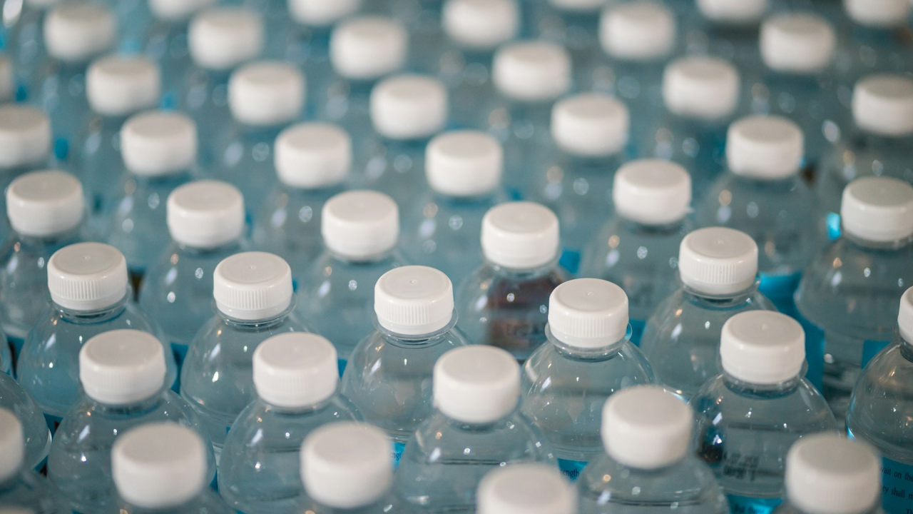 E. coli este alternativa sustenabilă la producția poluantă de plastic