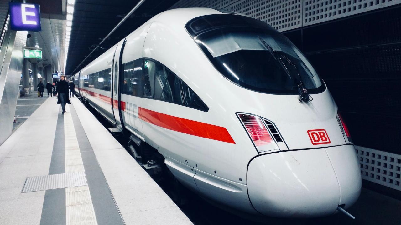 Trenurile pe baterii: Ce sunt și cum pot reduce emisiile din transport